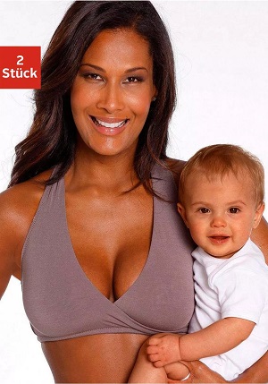 vrouw met kindje op arm draagt voedingsbh zonder beugel